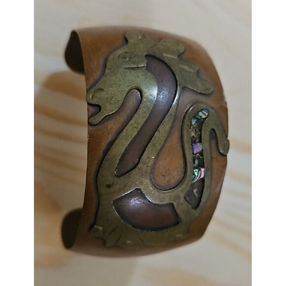 Vintage Handmade Seahorse Cuff Bracelet Copper Brass Abalone Shell Inlay Aztec - Picture 7 of 9
